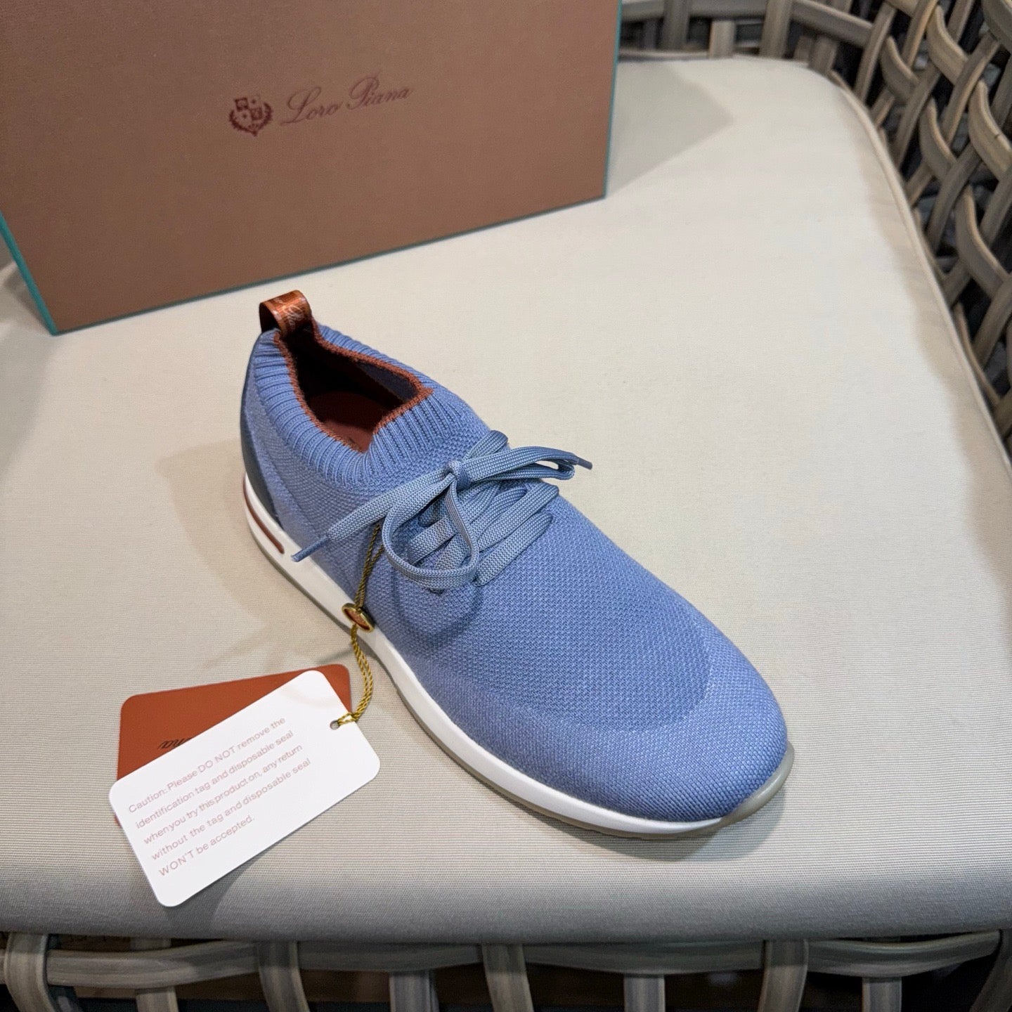 LP Sneakers