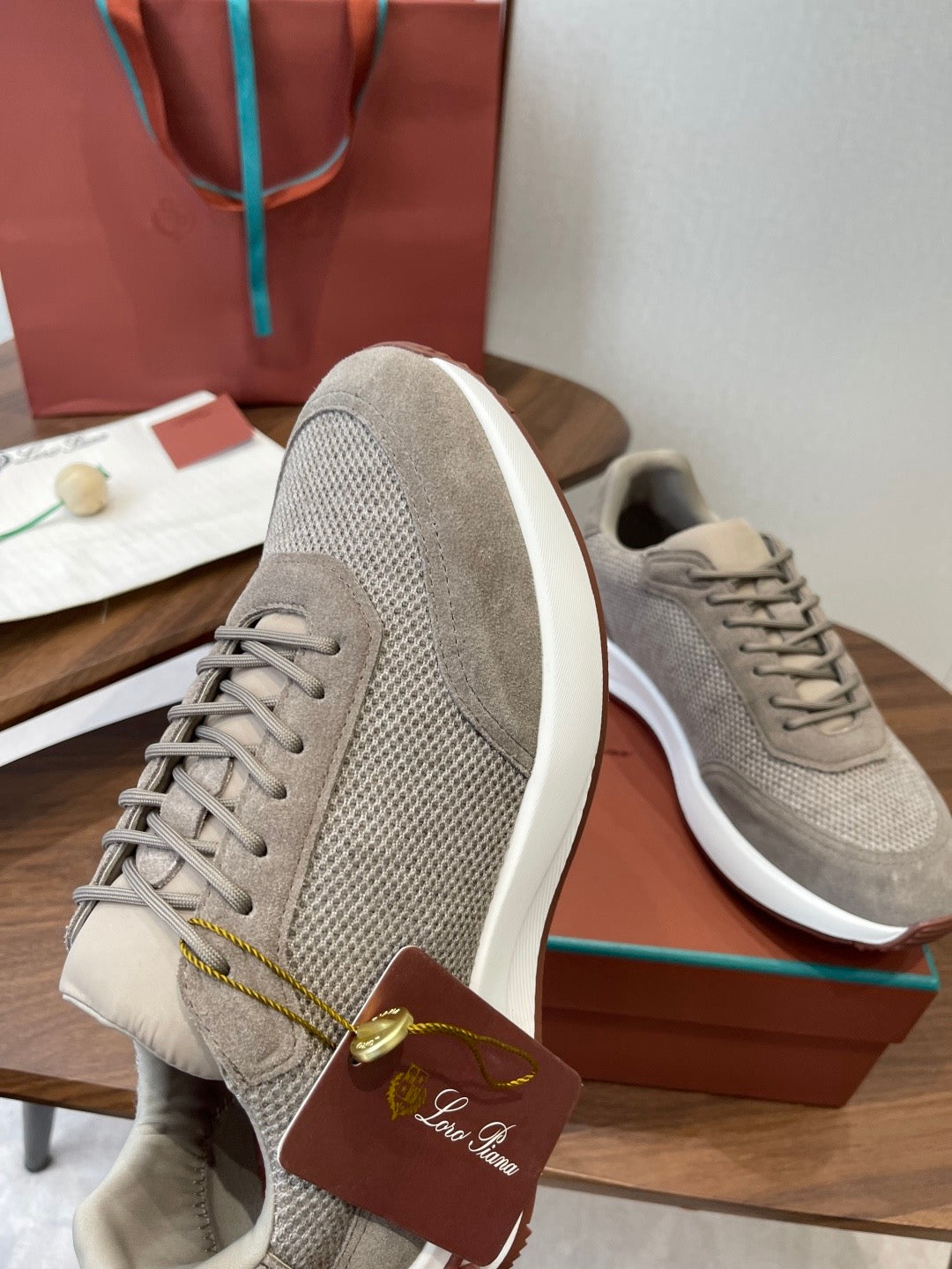 LP Sneakers