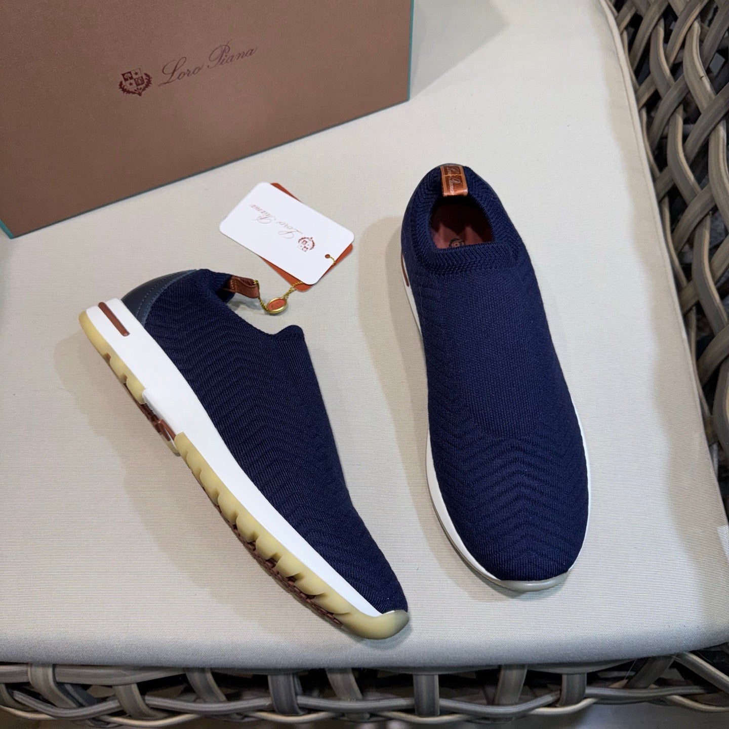 LP Sneakers
