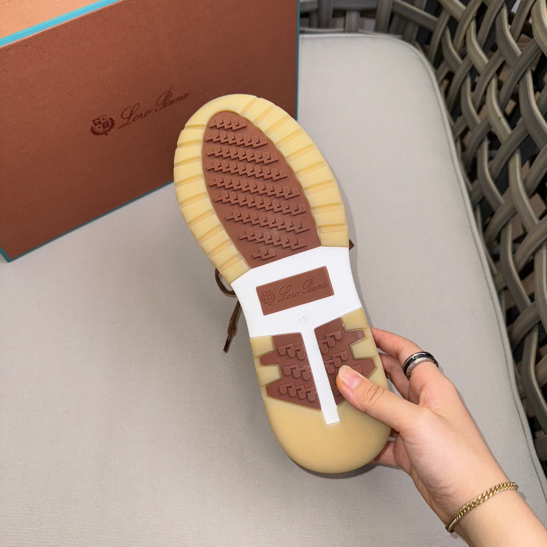 LP Sneakers