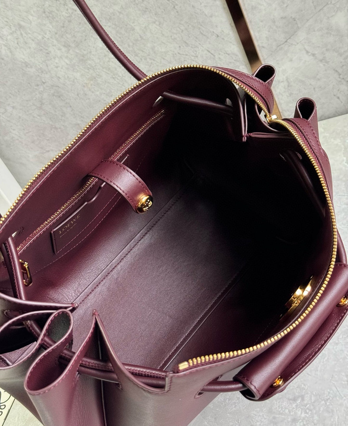 Loewe Madrid Handle Bag(28.5x11x23cm)
