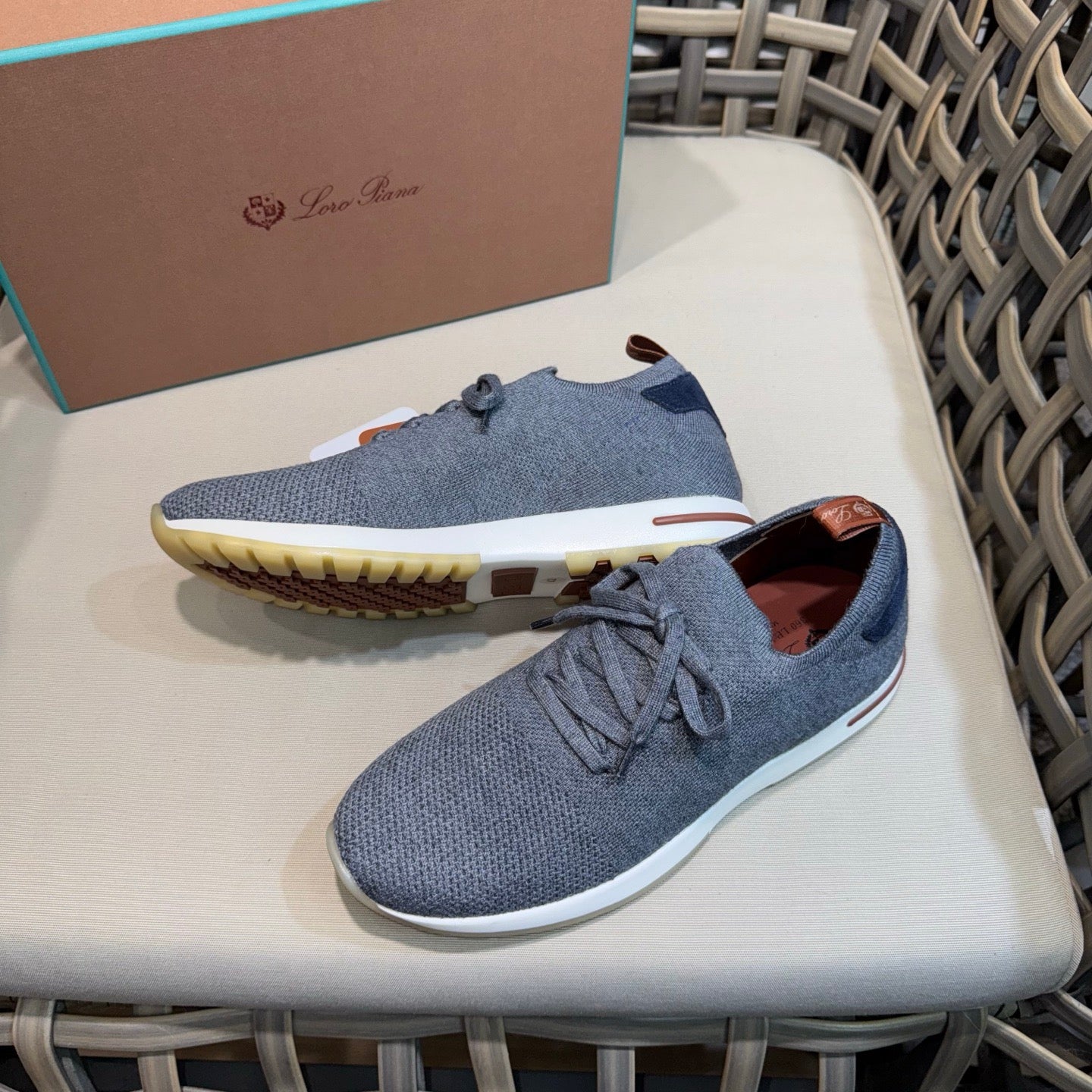 LP Sneakers