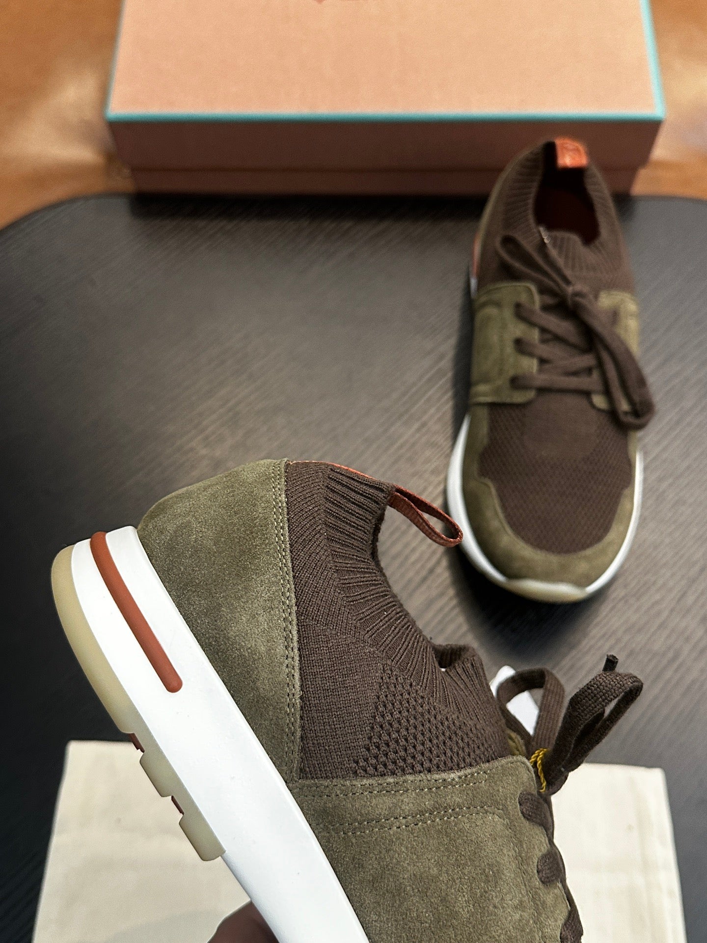 LP Sneakers