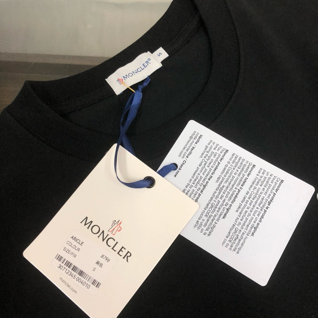 Moncler T-shirt