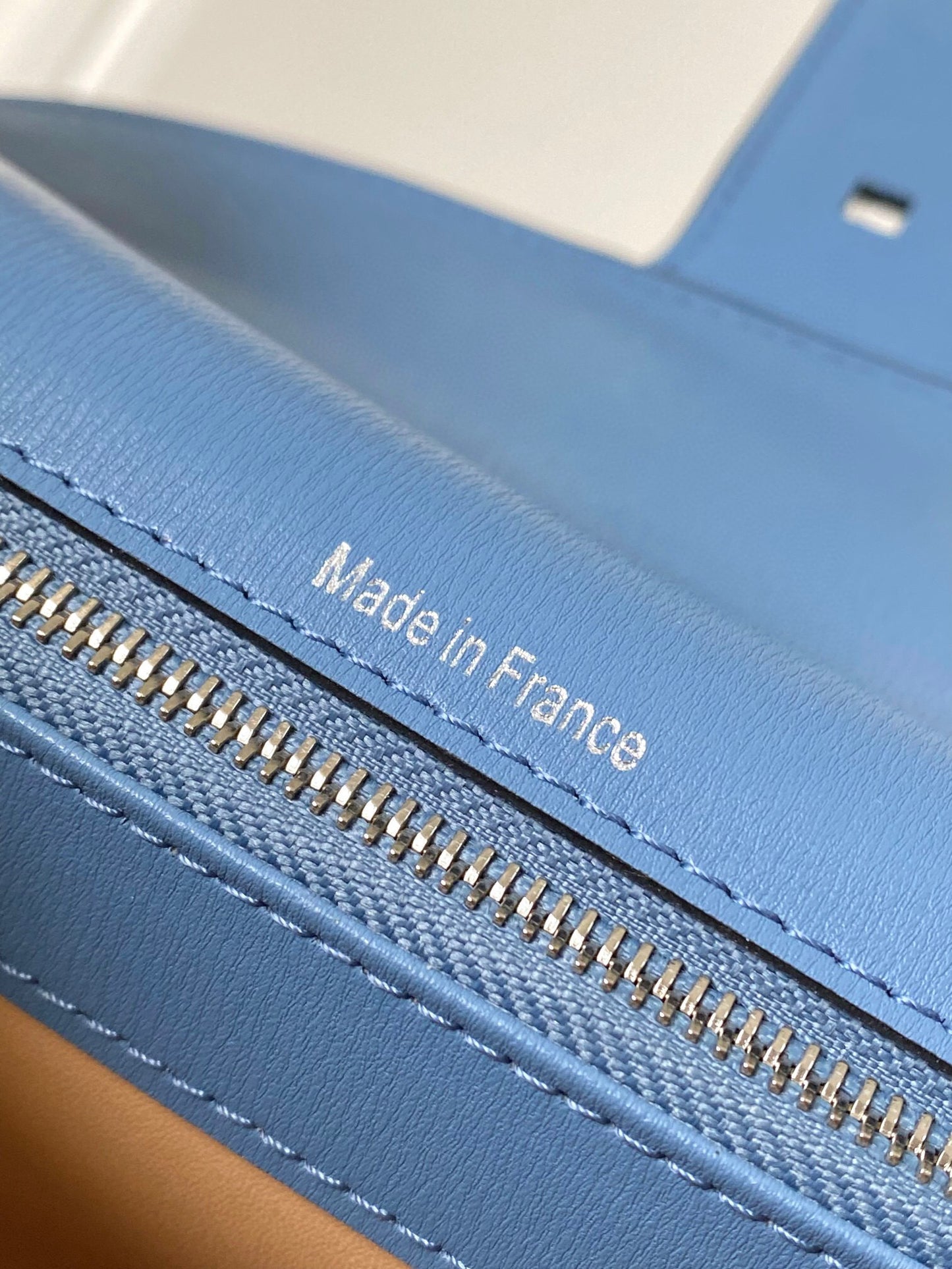 Delvaux Sling Bag (28*12*16cm)