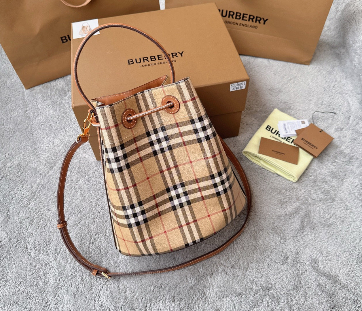 Burberry London Mini Bucket Bag(16CM*26CM*26CM)