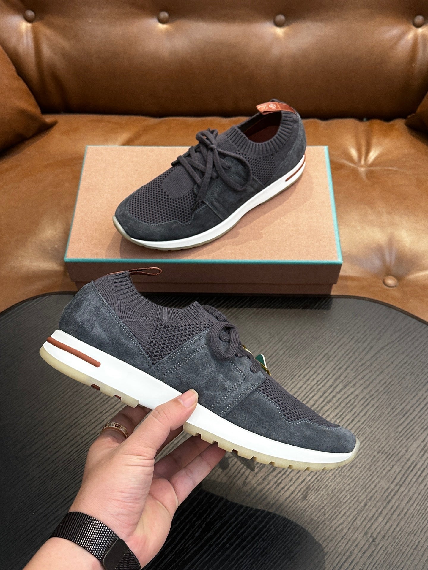 LP Sneakers