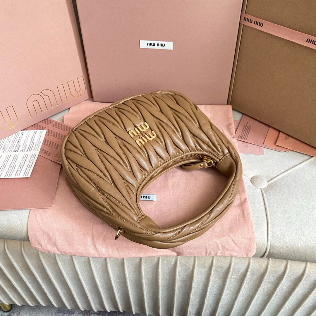 Miu Miu Wander Bag 20x23x6cm