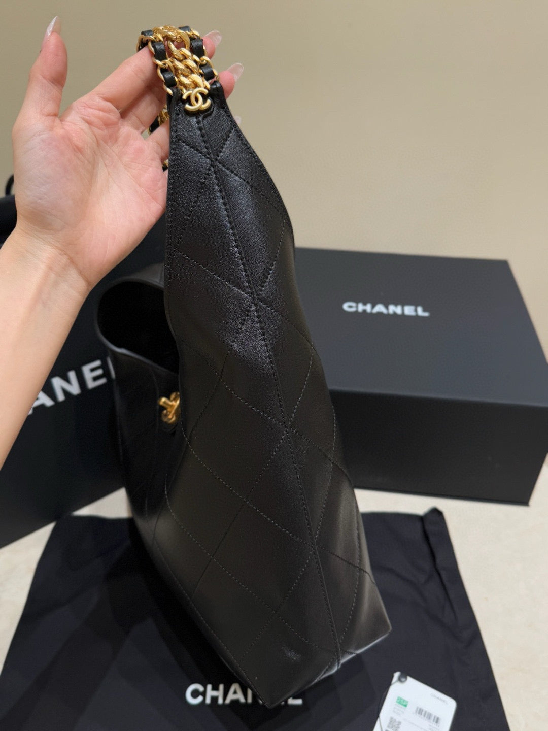 Chanel 25P Hobo (35x30x14cm)