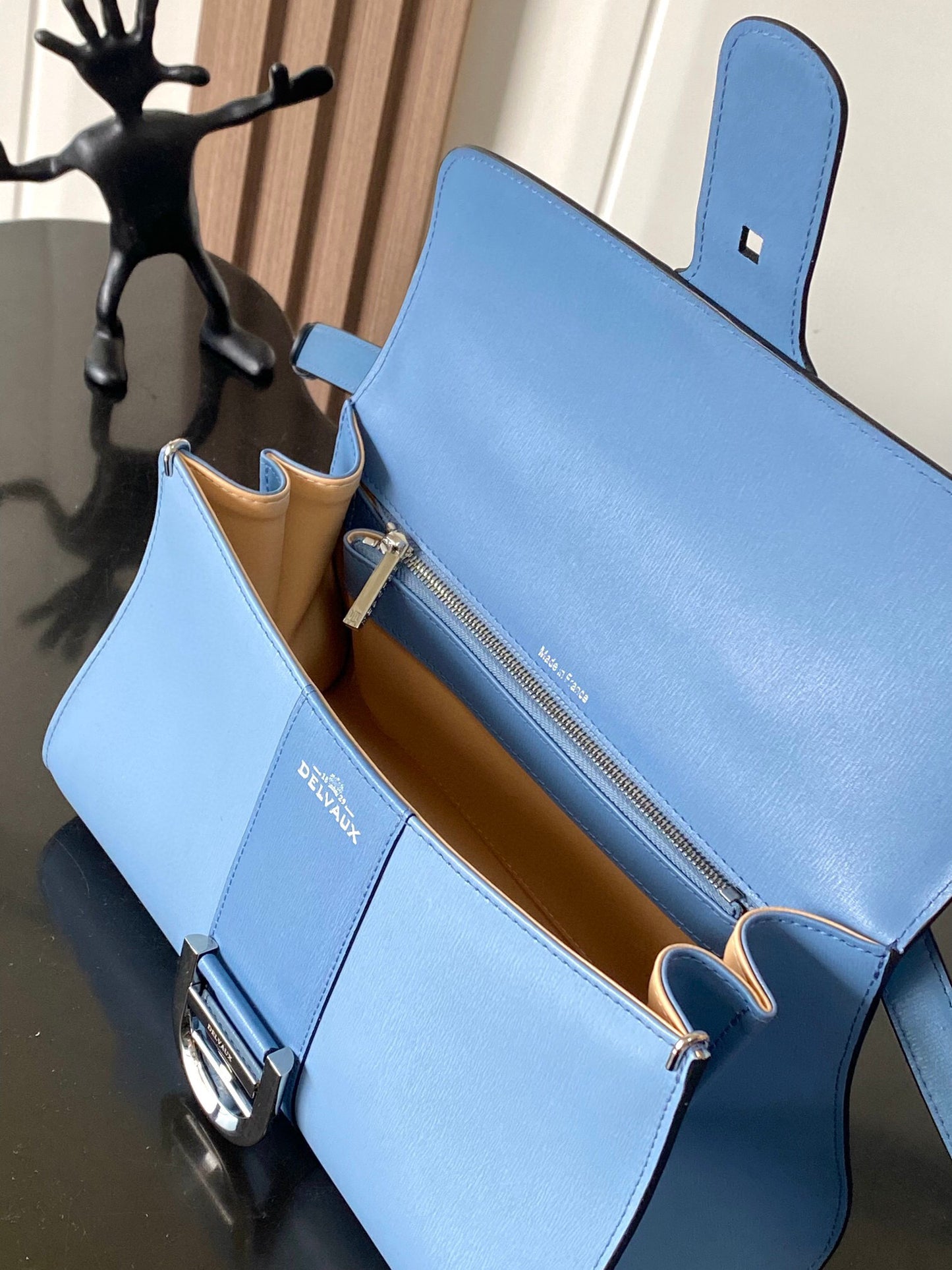 Delvaux Sling Bag (28*12*16cm)