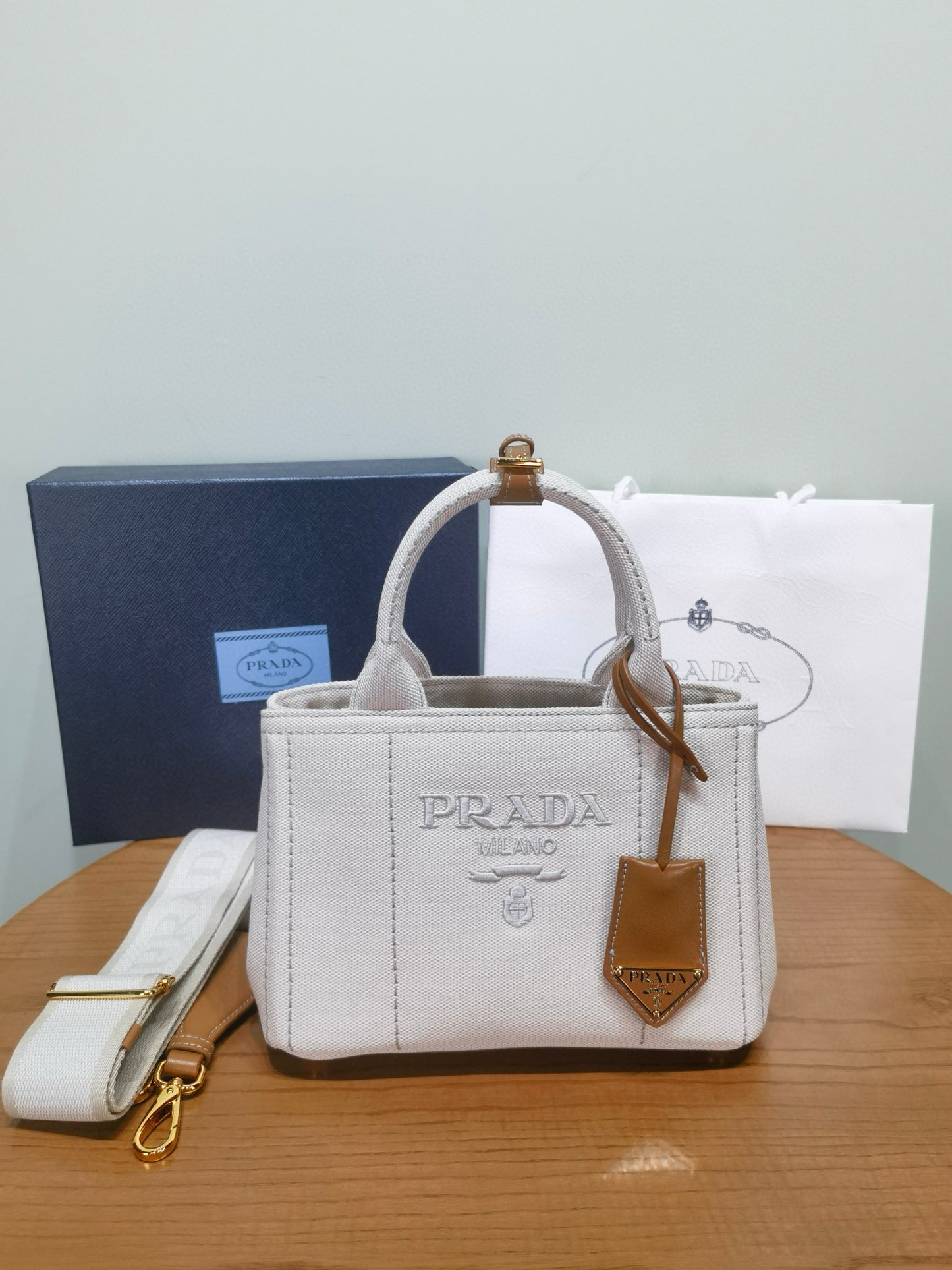 Prada Handle Bag 22x15x13cm
