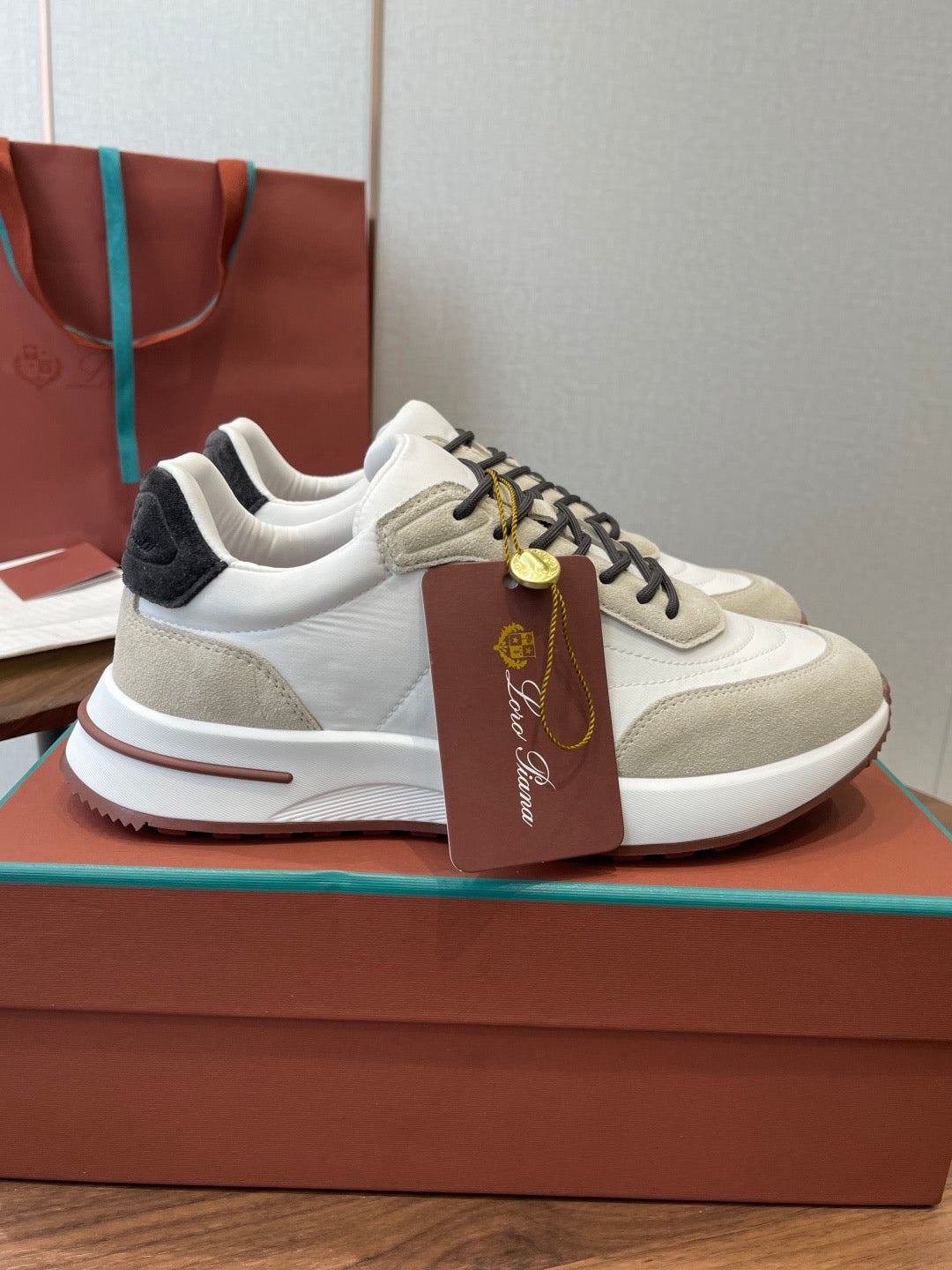 LP Sneakers