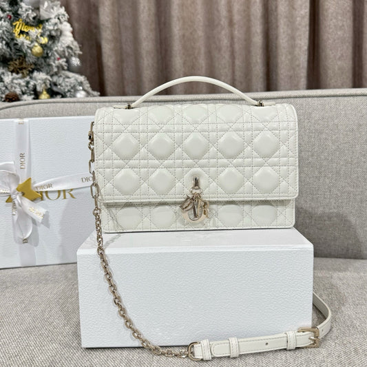 Dior WOC