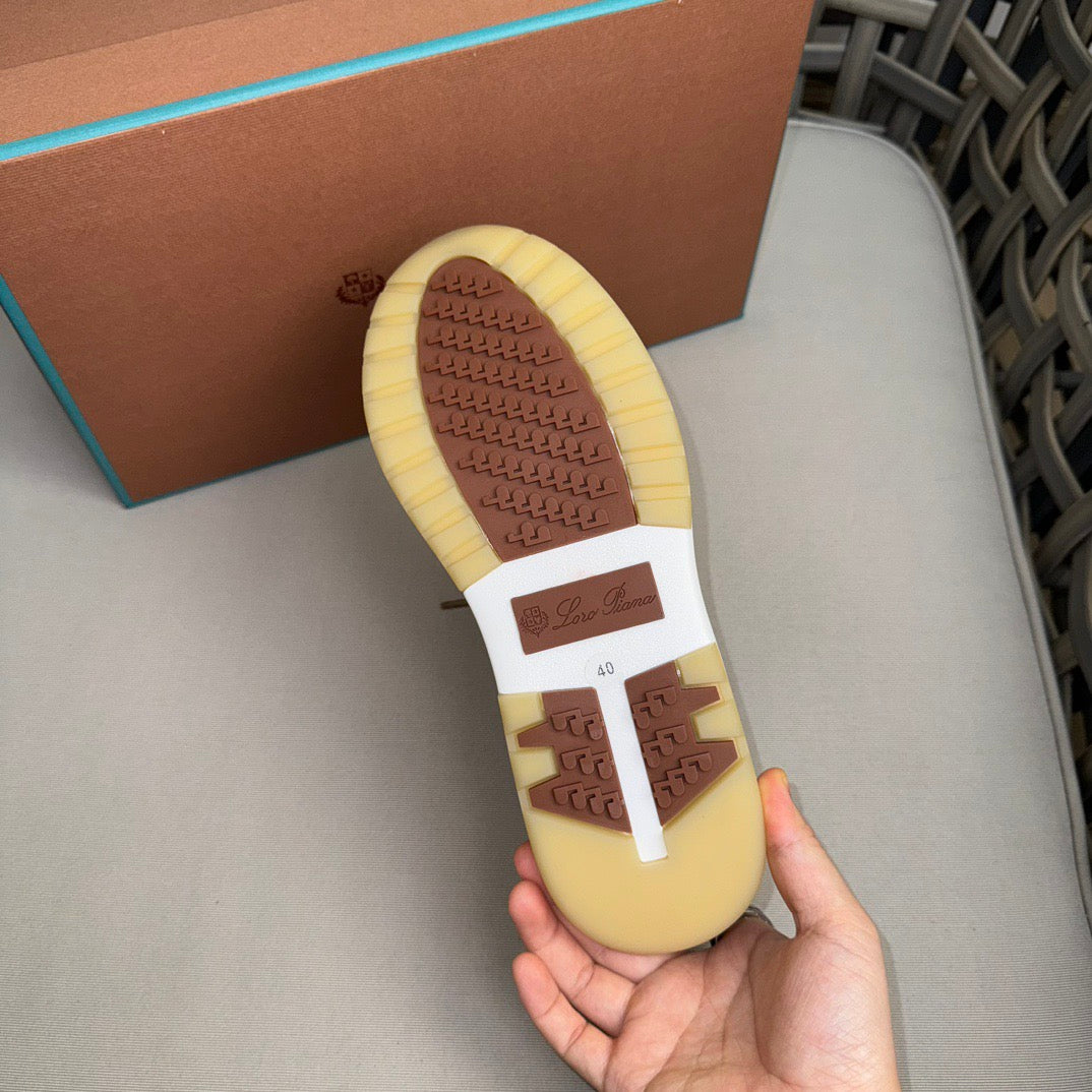 LP Sneakers