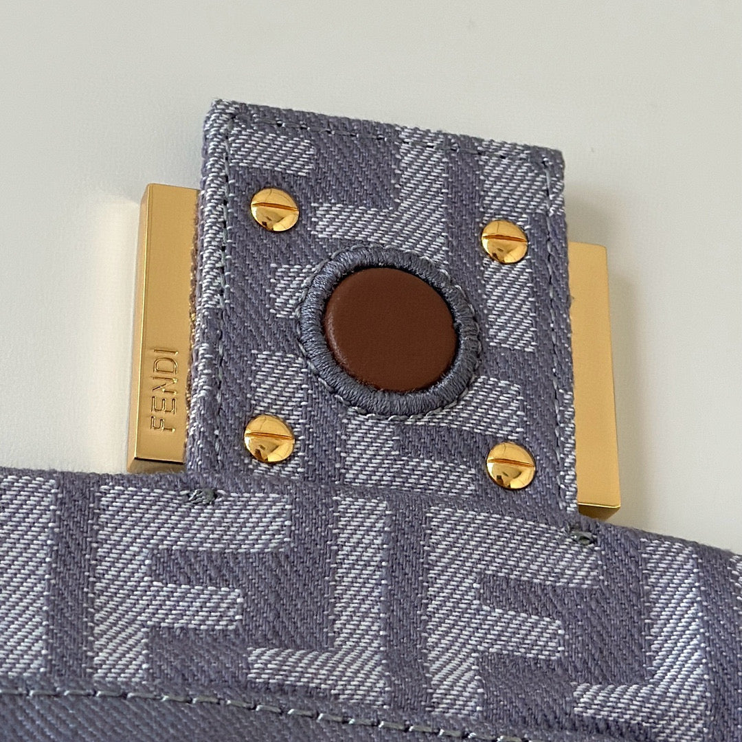Fendi Mamma Baguette Bag