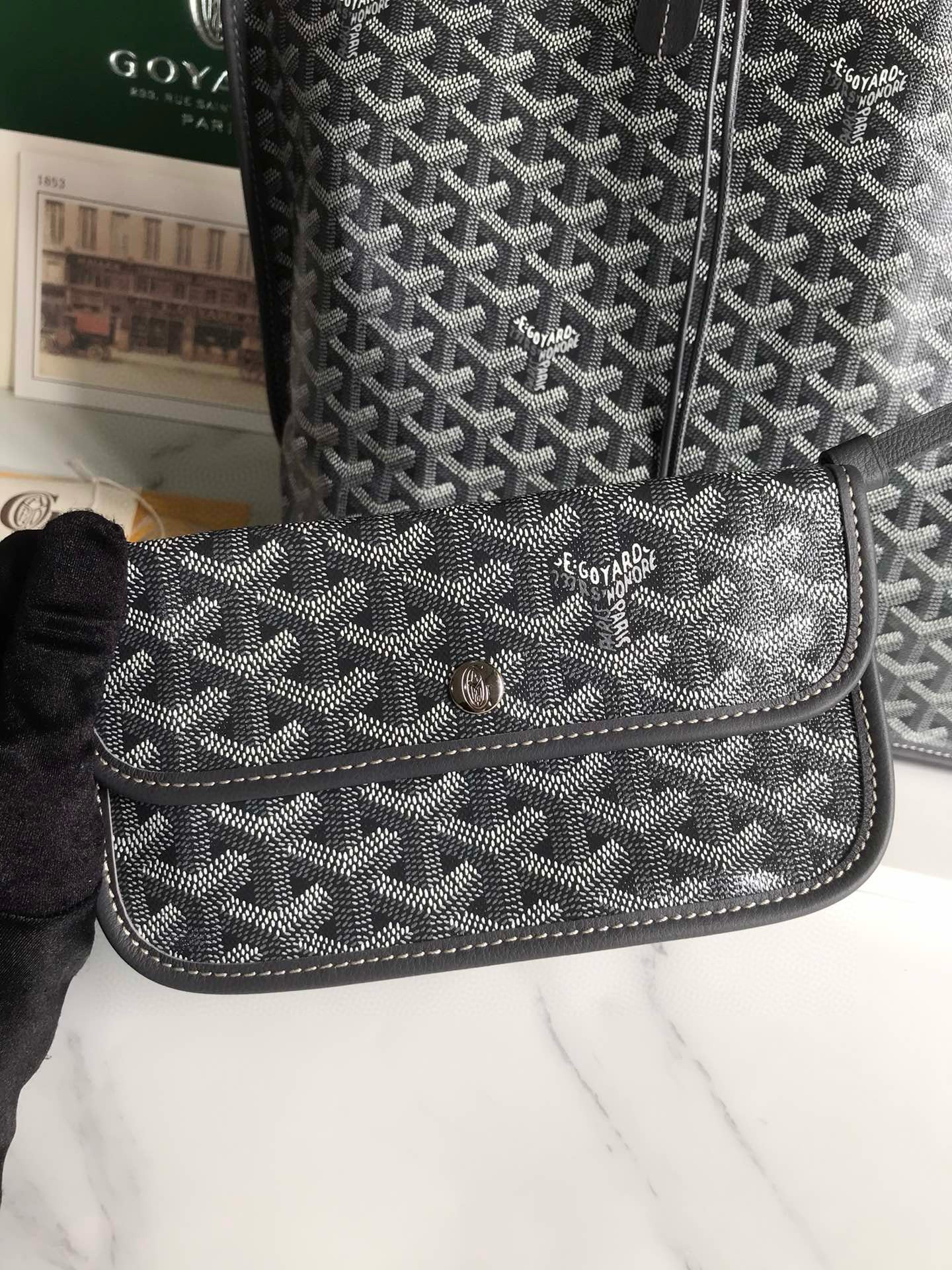 GOYARD REVERSIBLE ANJOU 34*28*15