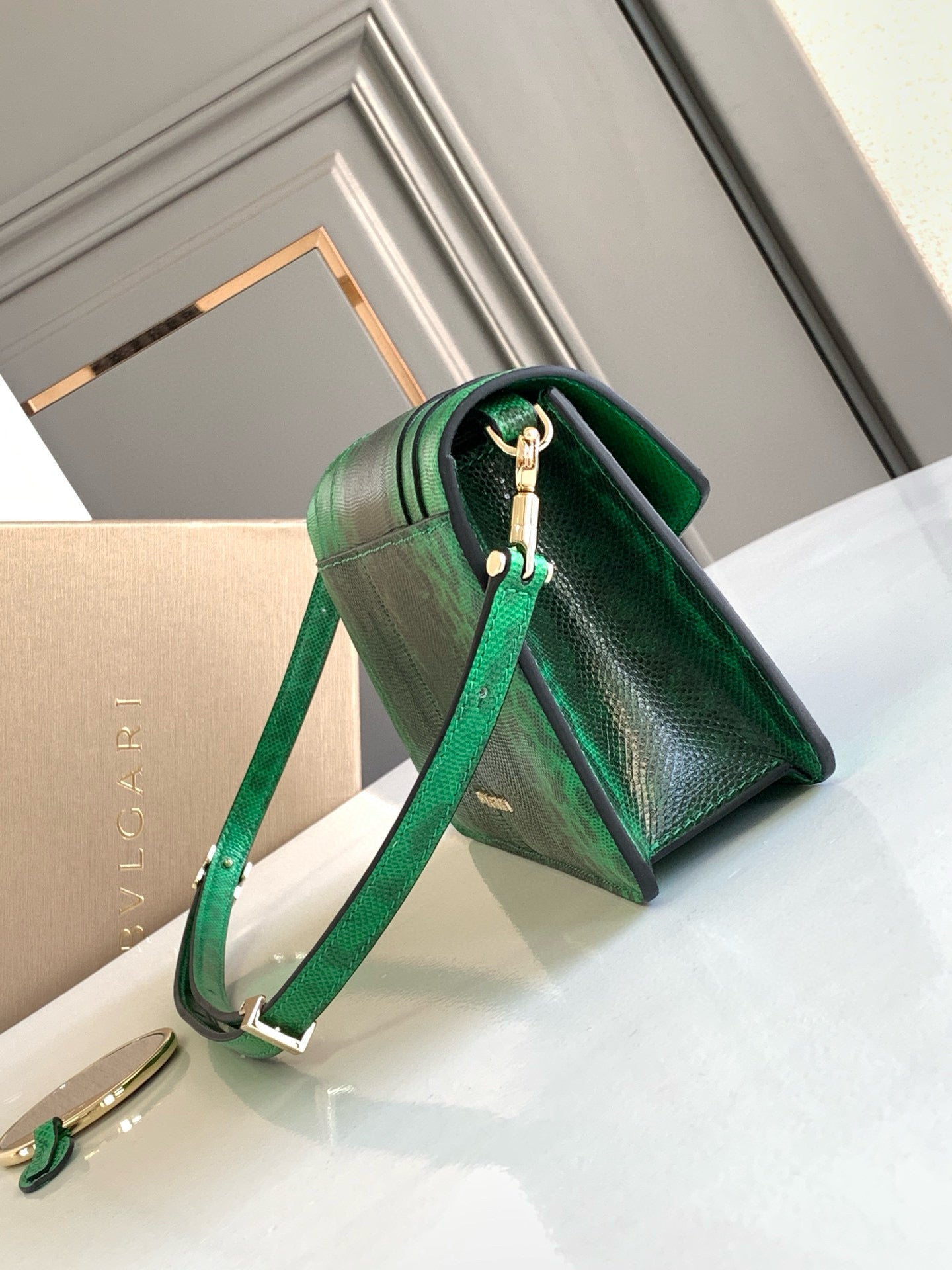 Bvlgari Serpenti Forever East-West Bag(22CM*15CM*4.5CM)
