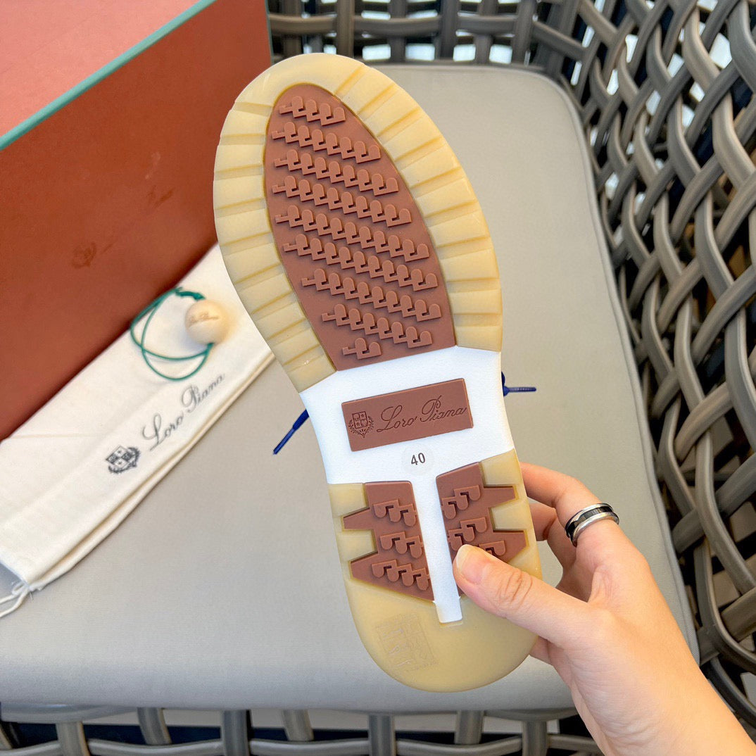 LP Sneakers