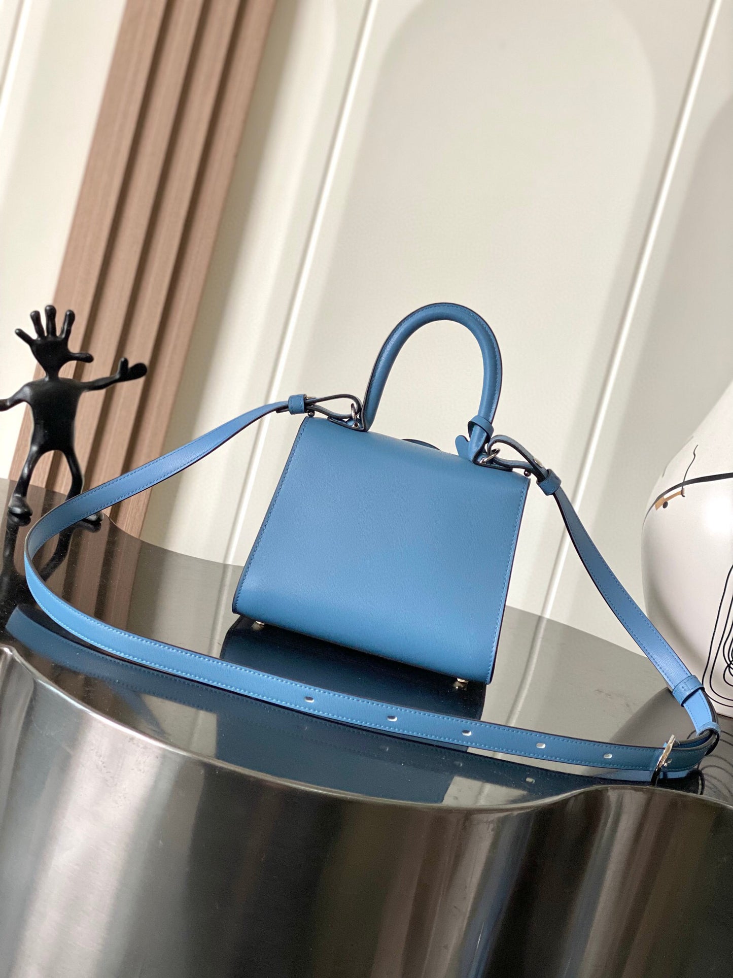 Delvaux Sling Bag (20＊10＊16 cm)