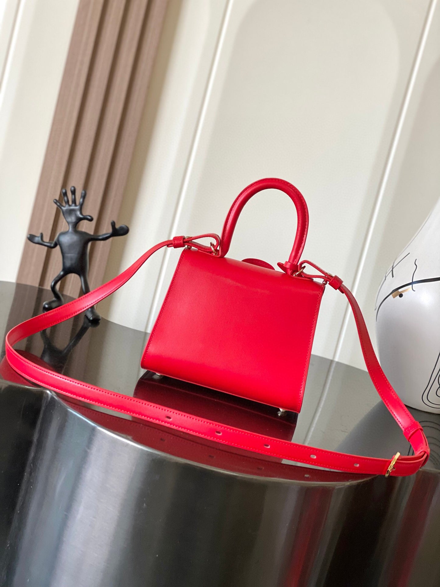 Delvaux Sling Bag (20＊10＊16 cm)