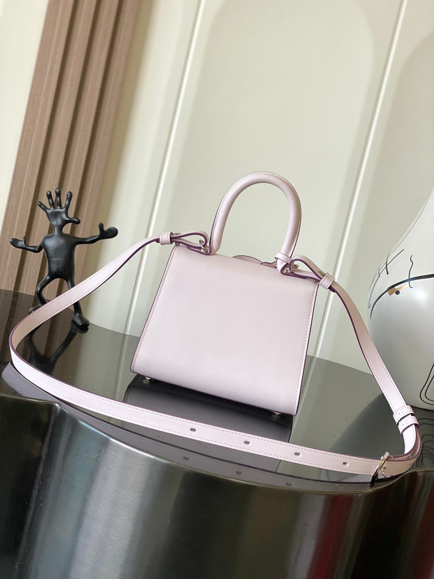 Delvaux Sling Bag (20*10*16cm)