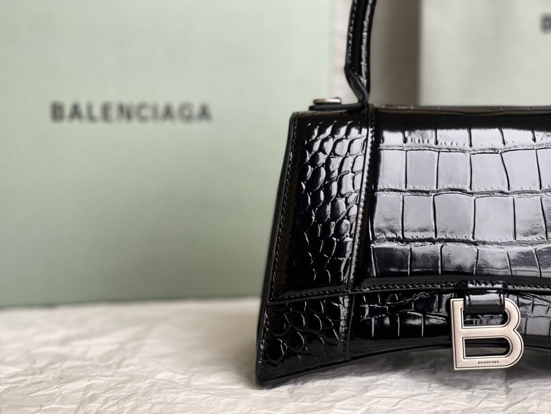 BLCG Hourglass Crocodile Top-handle Handbag
(23x10x24cm)