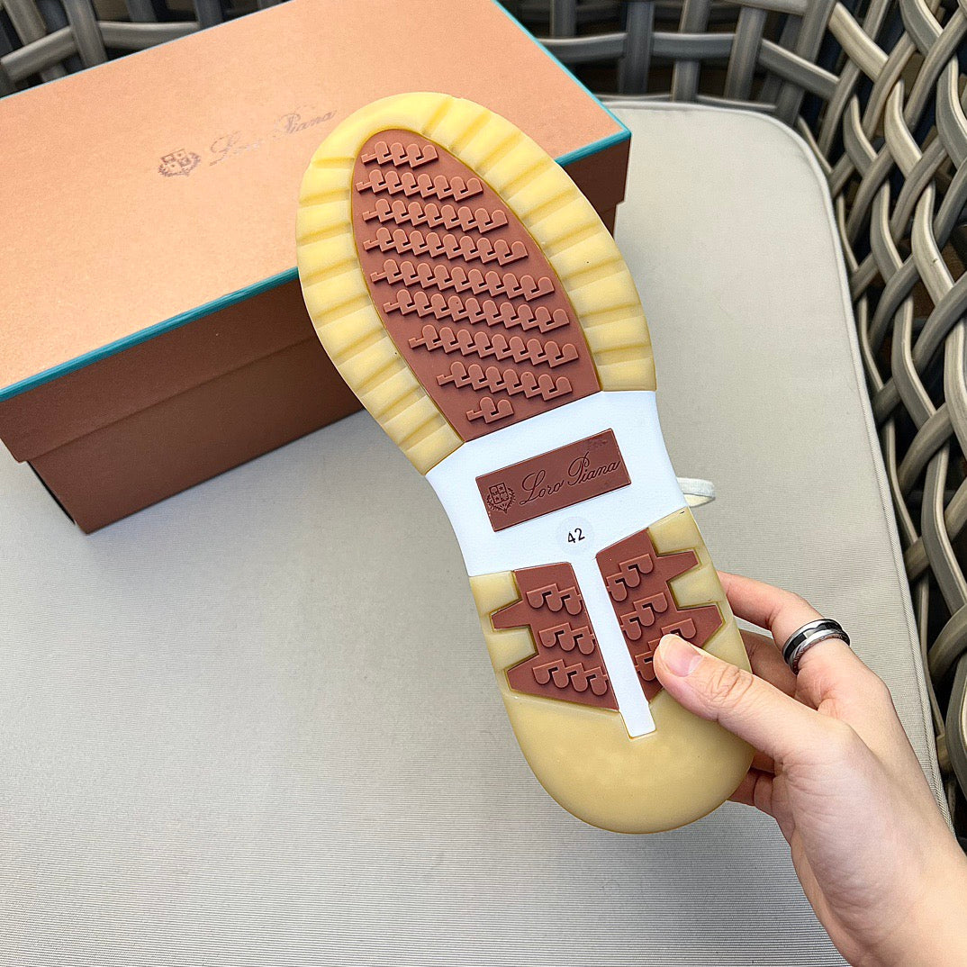 LP Sneakers