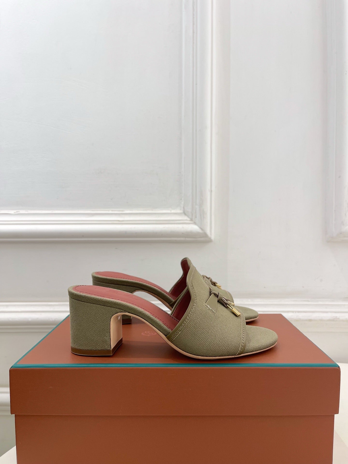 LP Sandals