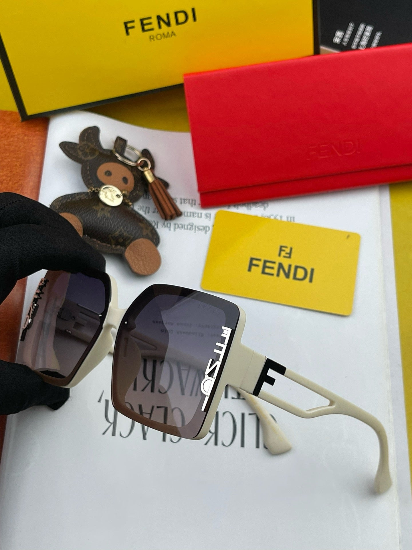 gafas de sol fendi