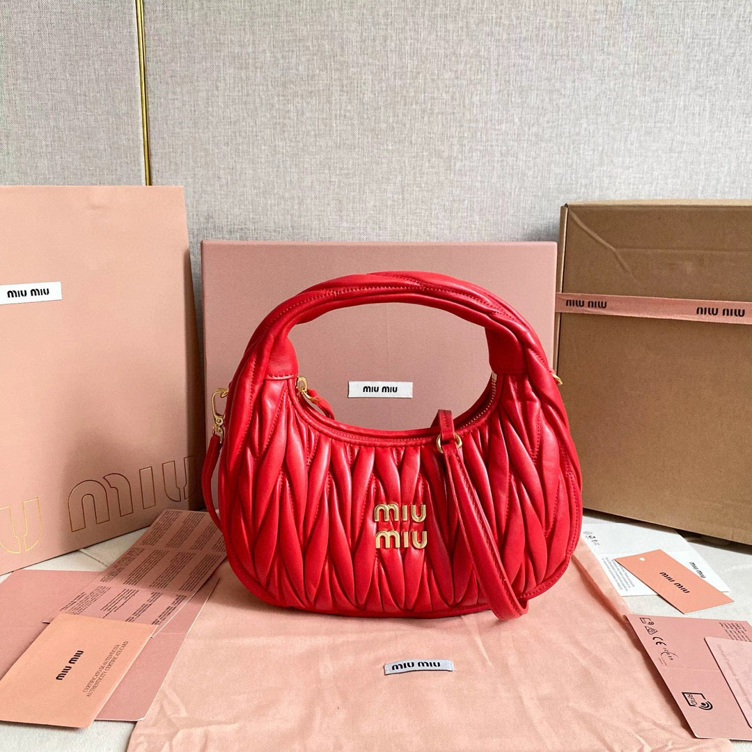 Miu Miu Wander Bag 20x23x6cm