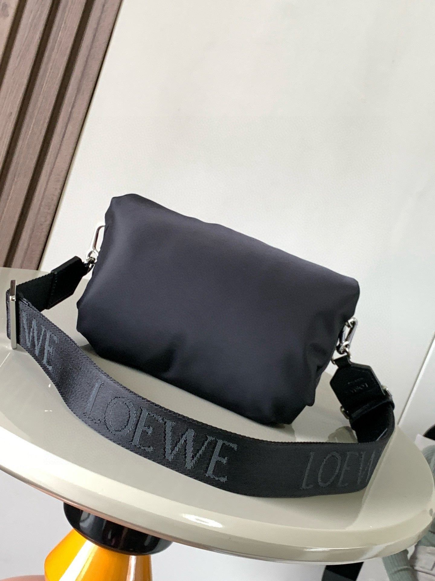 Loewe Messenger Bag 20x13x6CM