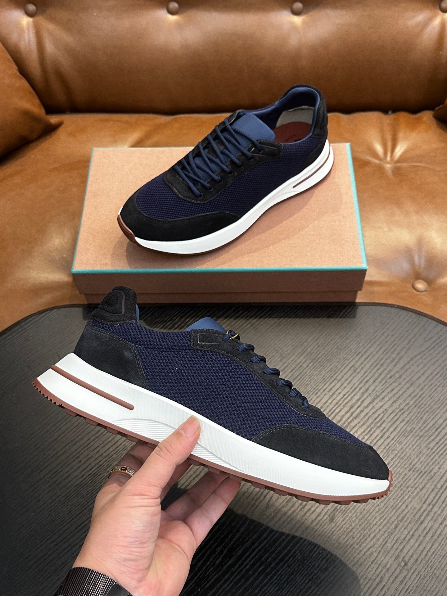 LP Sneakers