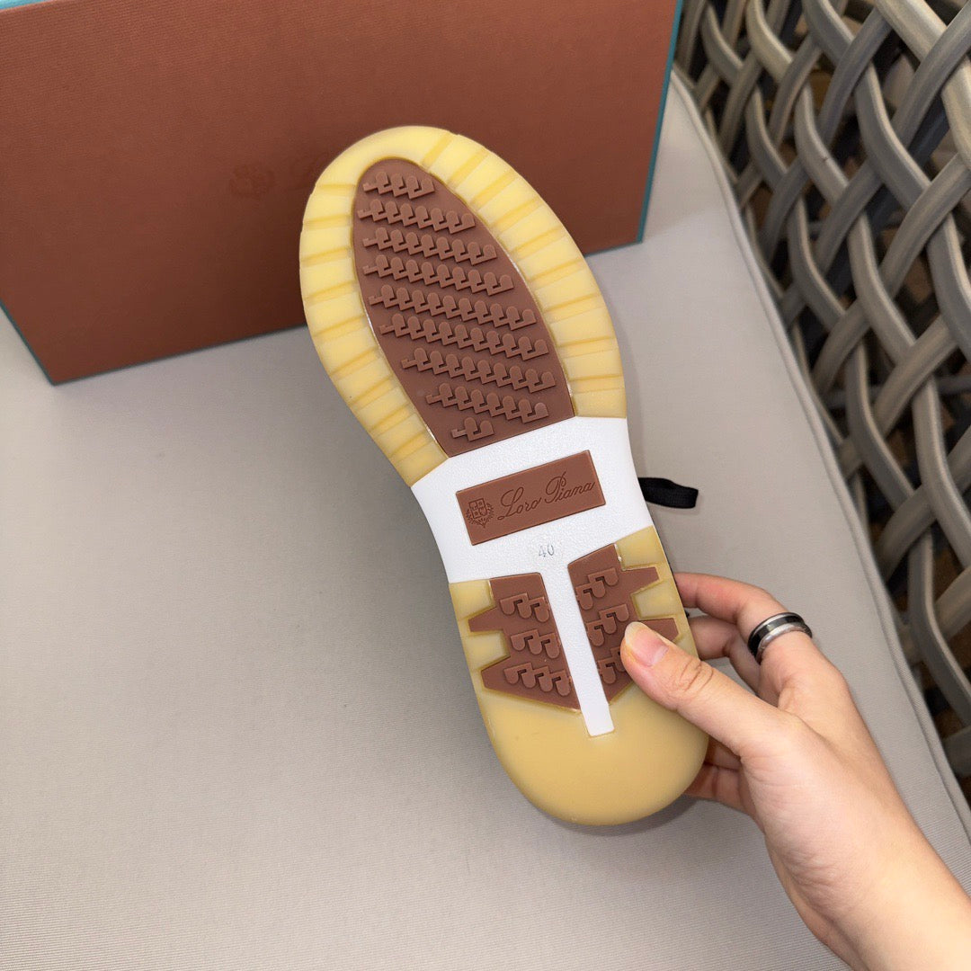 LP Sneakers