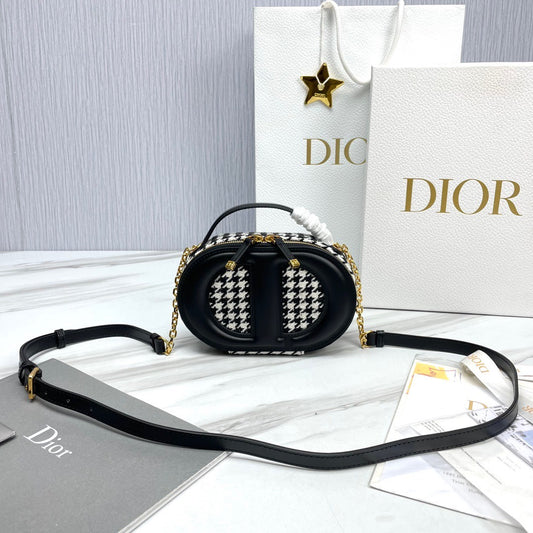 Bolso ovalado Dior Signature (18 cm)