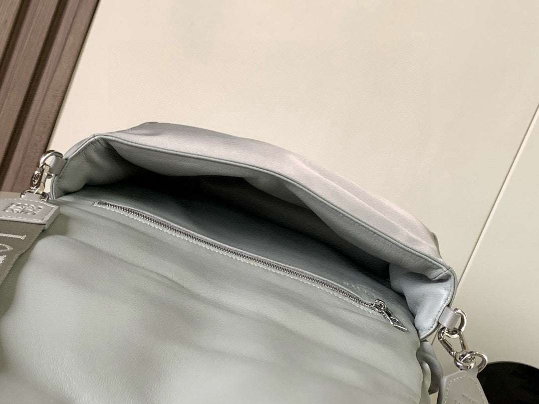 Loewe Messenger Bag 30x20.5x10CM