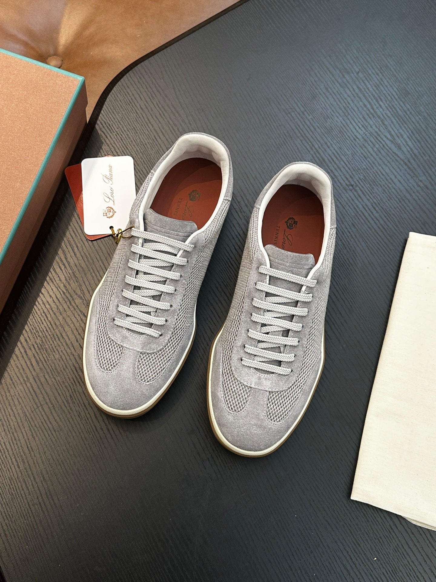 LP Sneakers