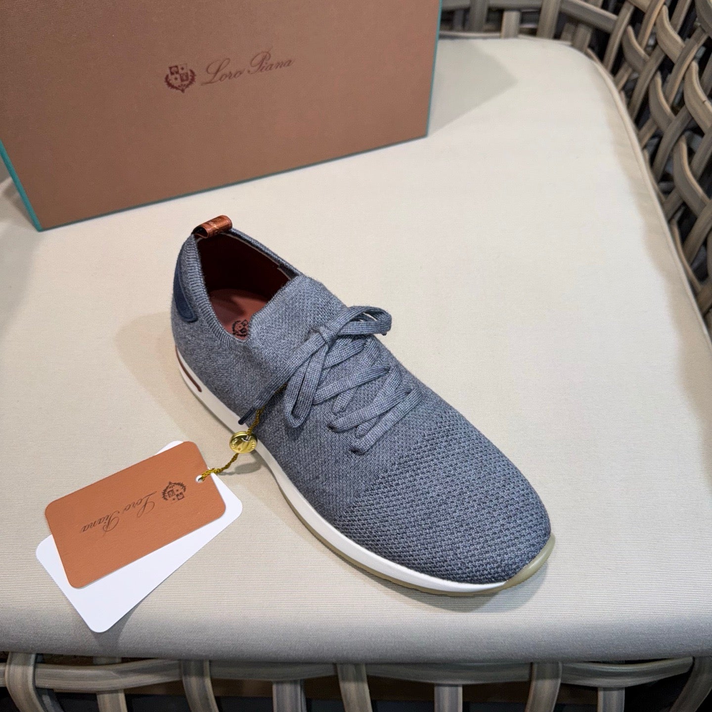 LP Sneakers