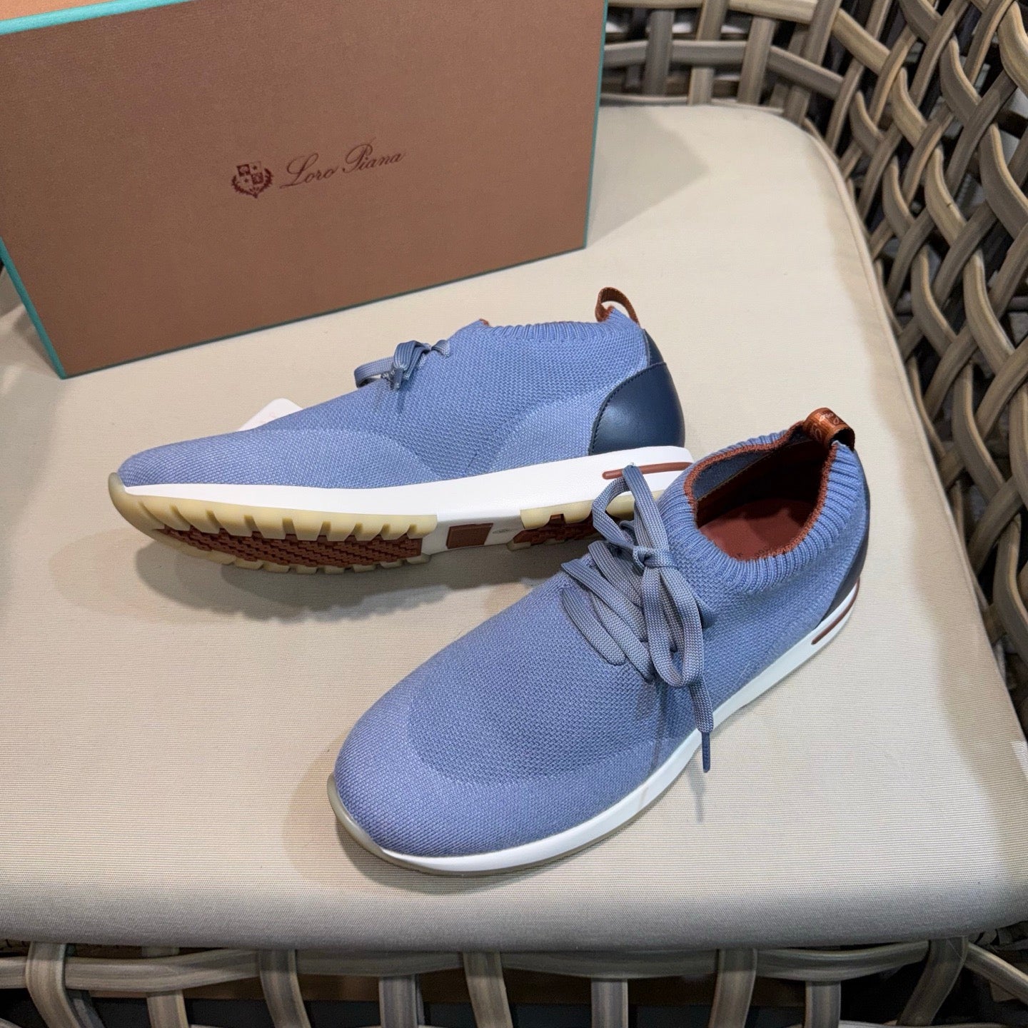 LP Sneakers