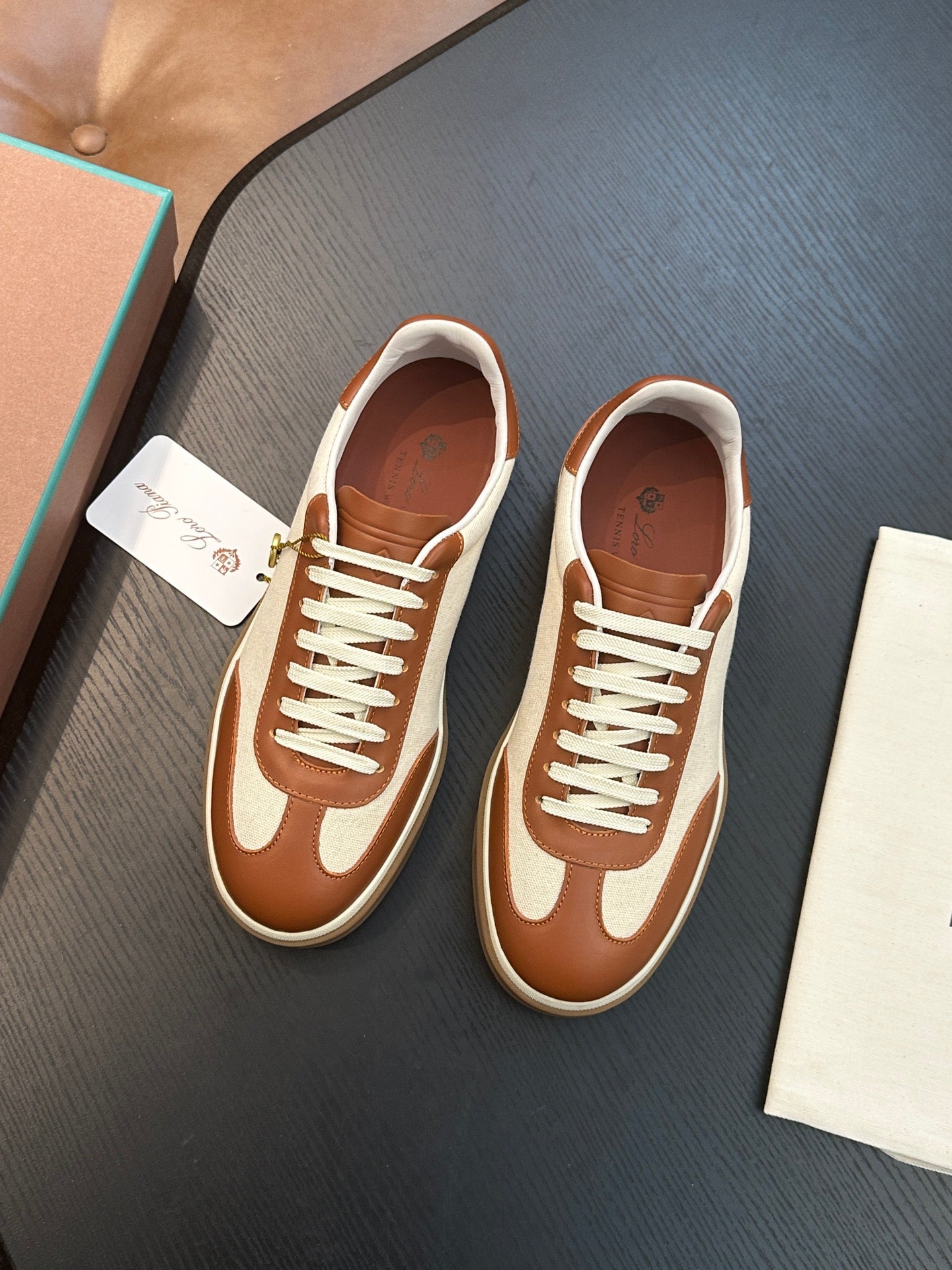 LP Sneakers