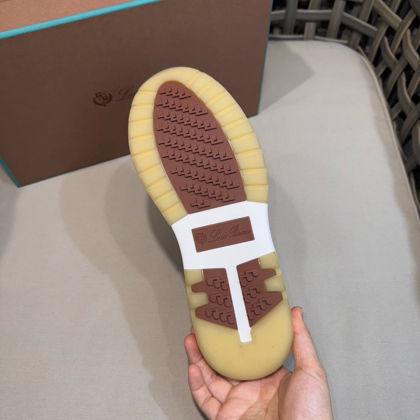 LP Sneakers