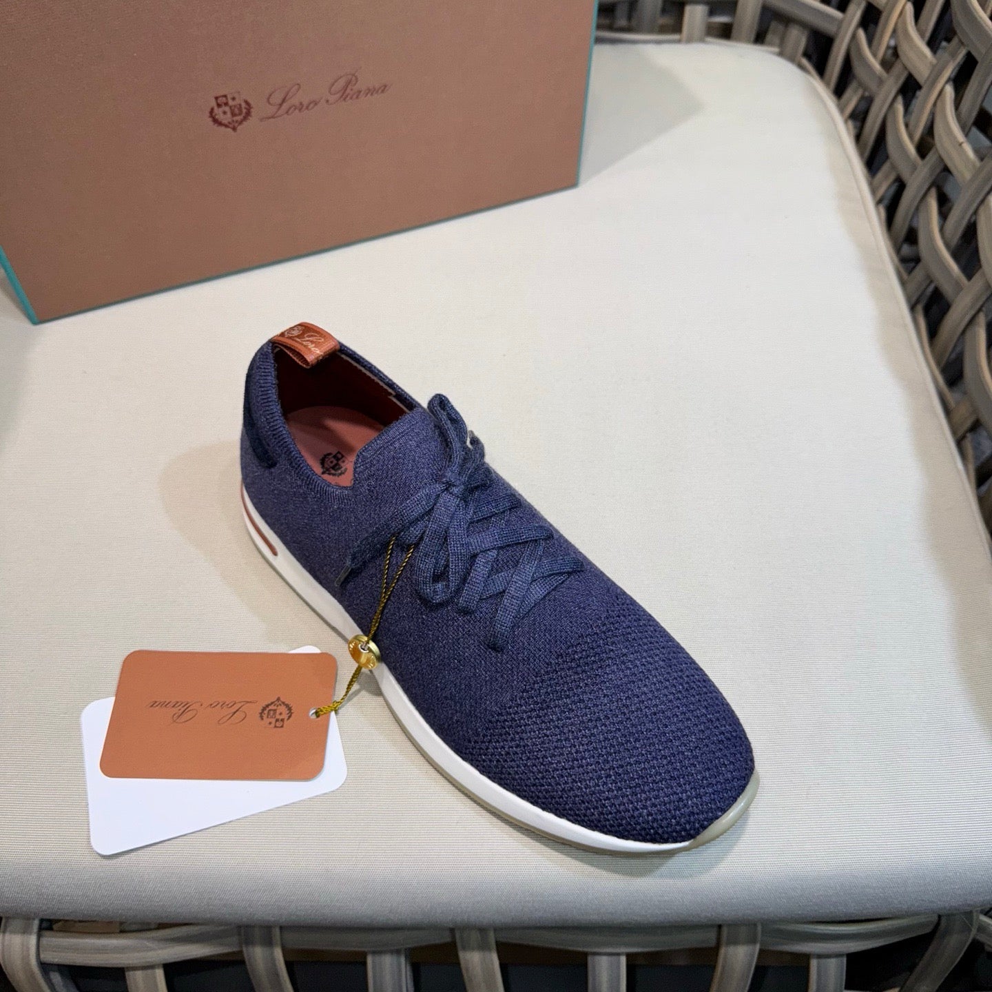 LP Sneakers