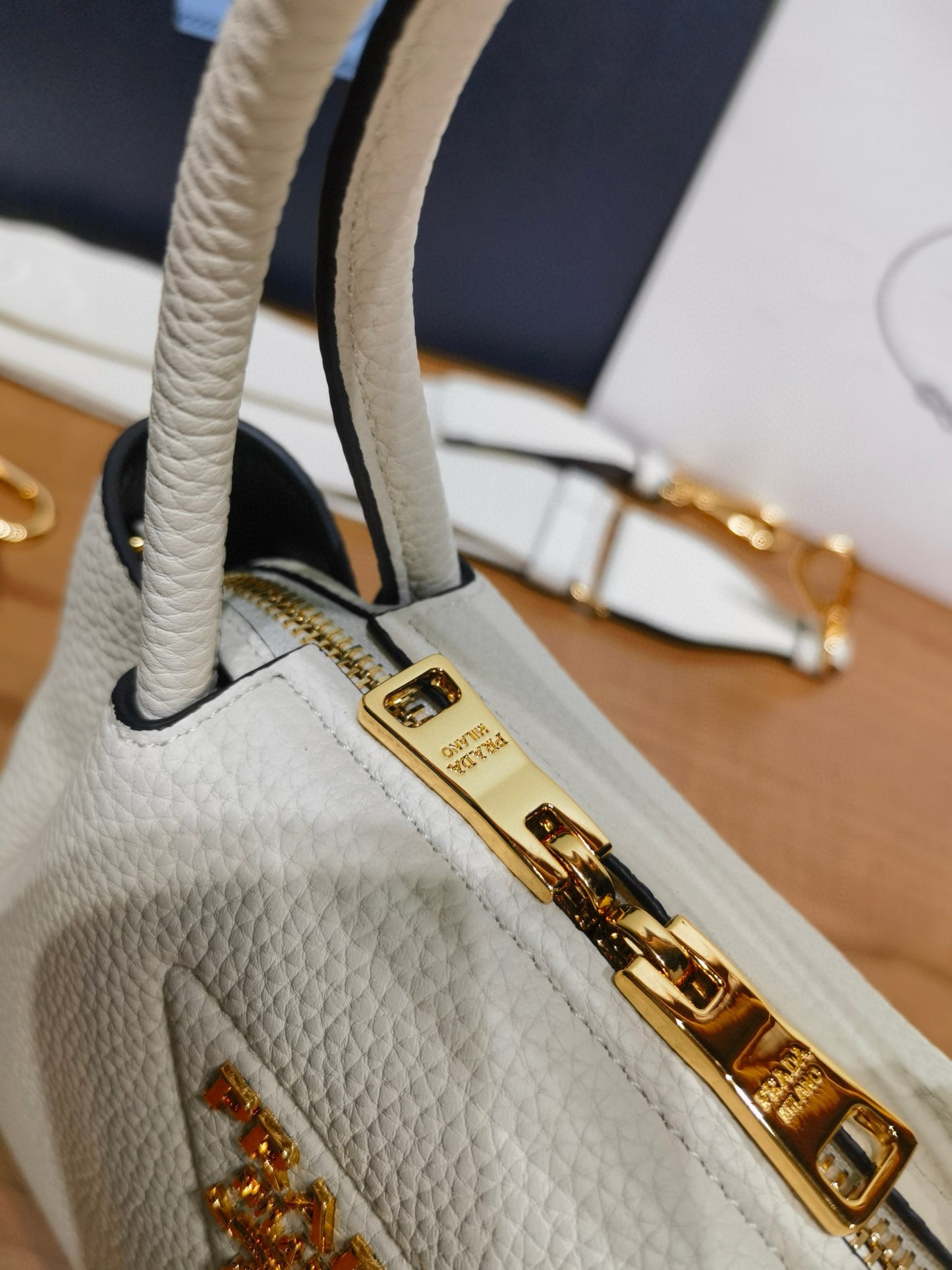 PD Small Leather Tote Bag 19.5x18x9cm