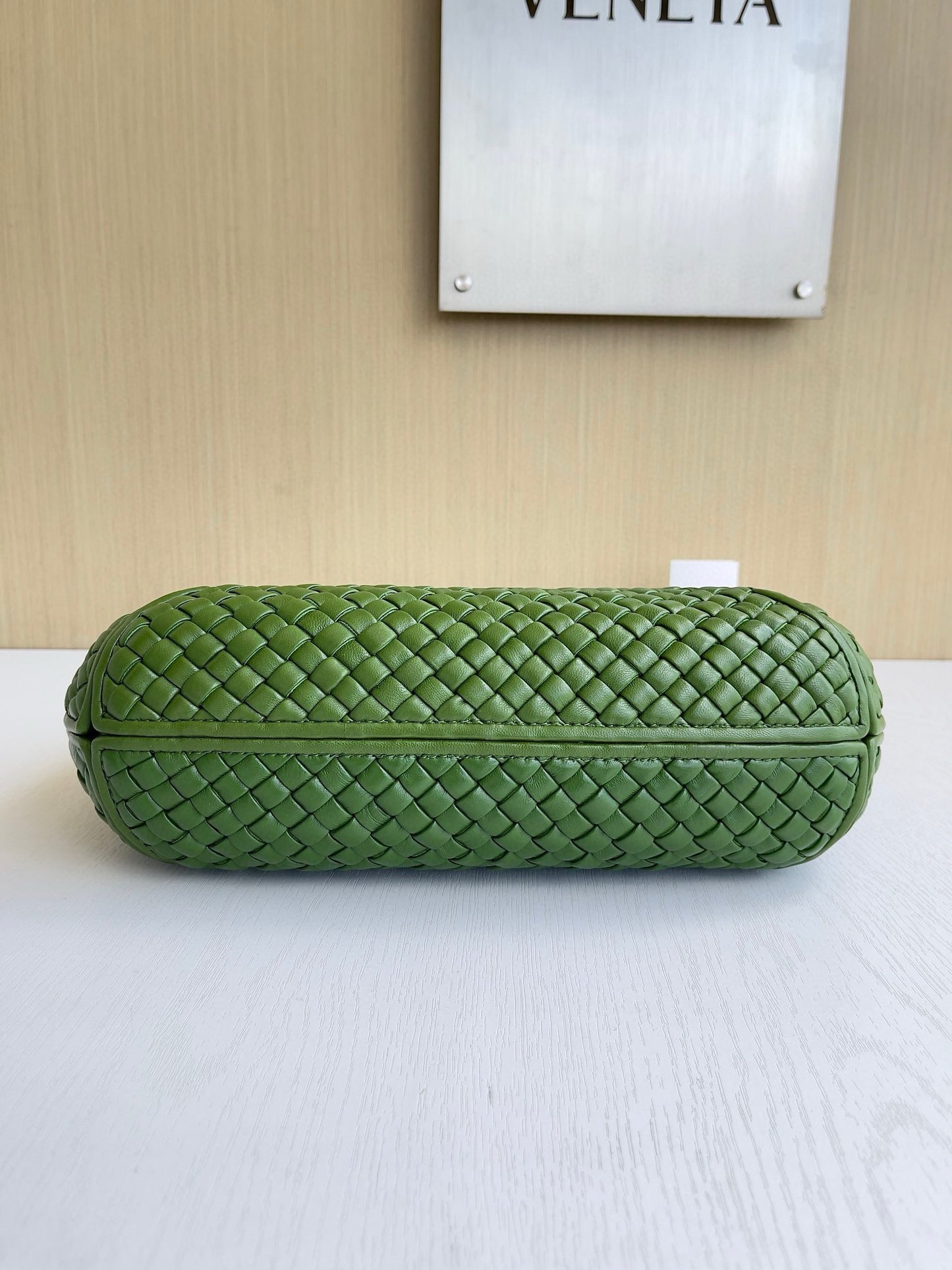 BV Clicker Shoulder Bag