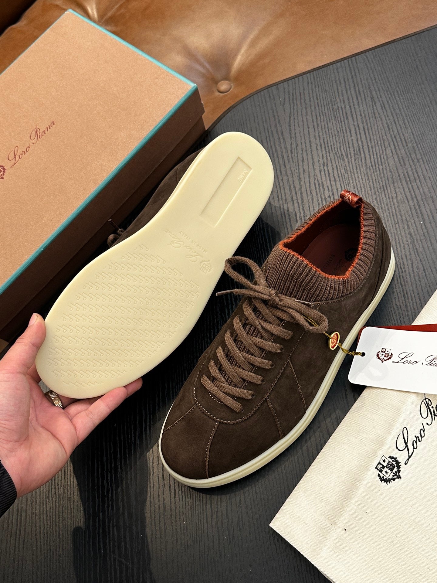 LP Sneakers