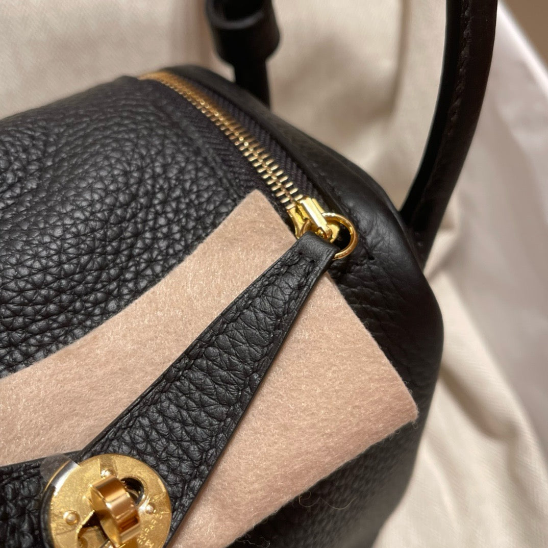 Hermes Mini Lindy, 19cm, Noir, TC Skin