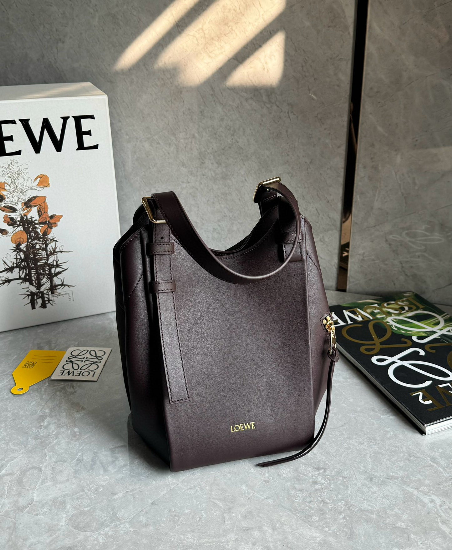 Loewe Hammock Flip Shoulder Bag(15x22.5x22cm)