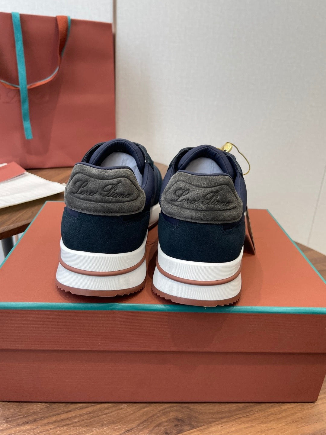 LP Sneakers