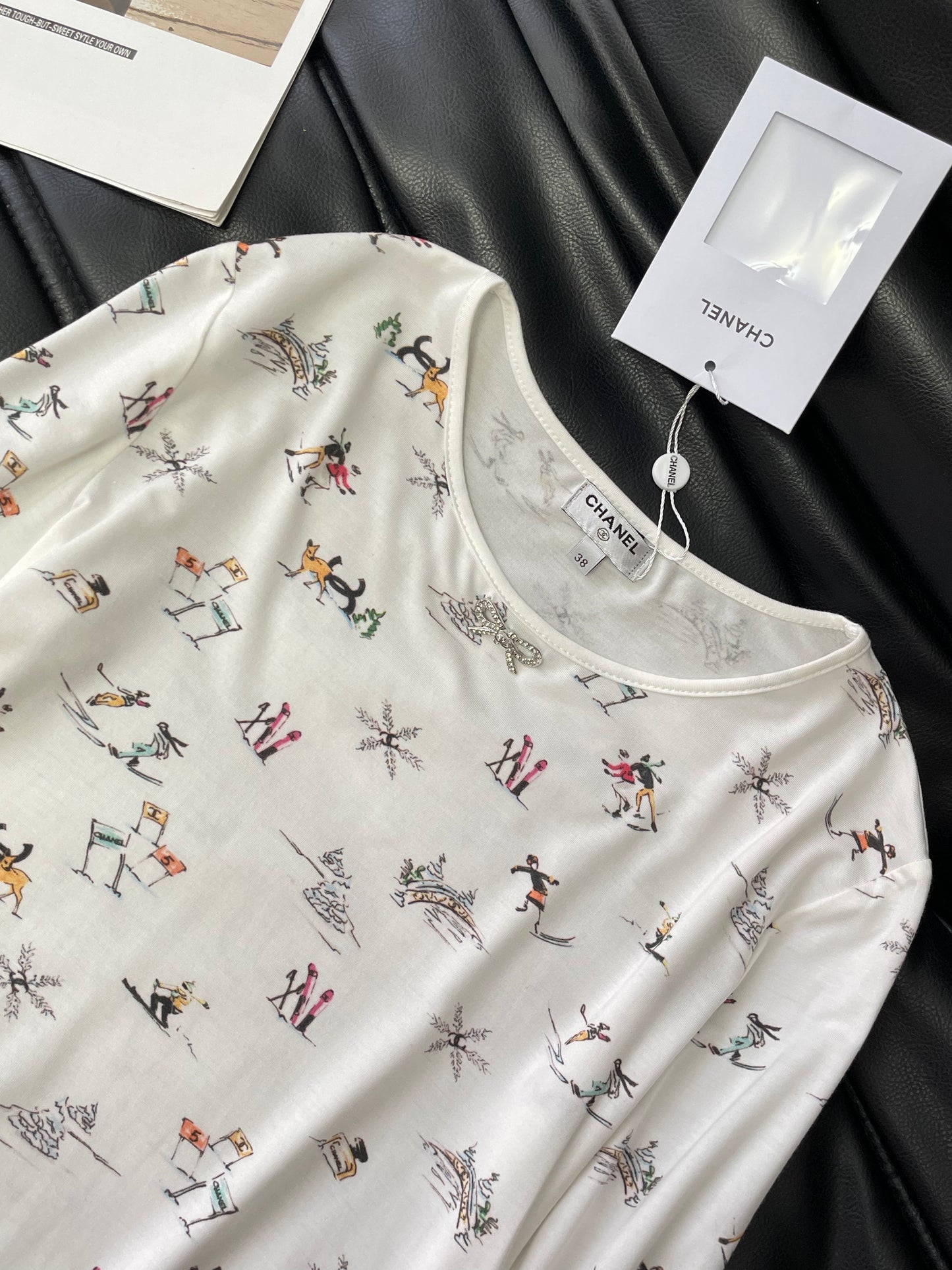 Chanel 25N Ski Print White Crewneck Top