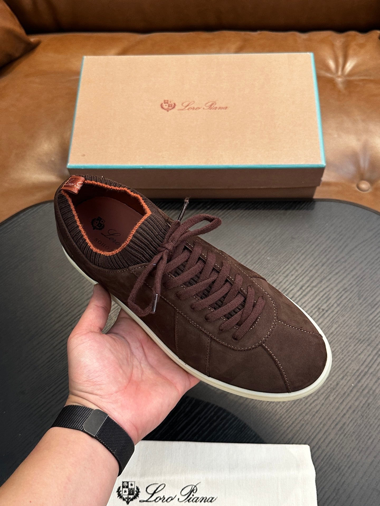LP Sneakers
