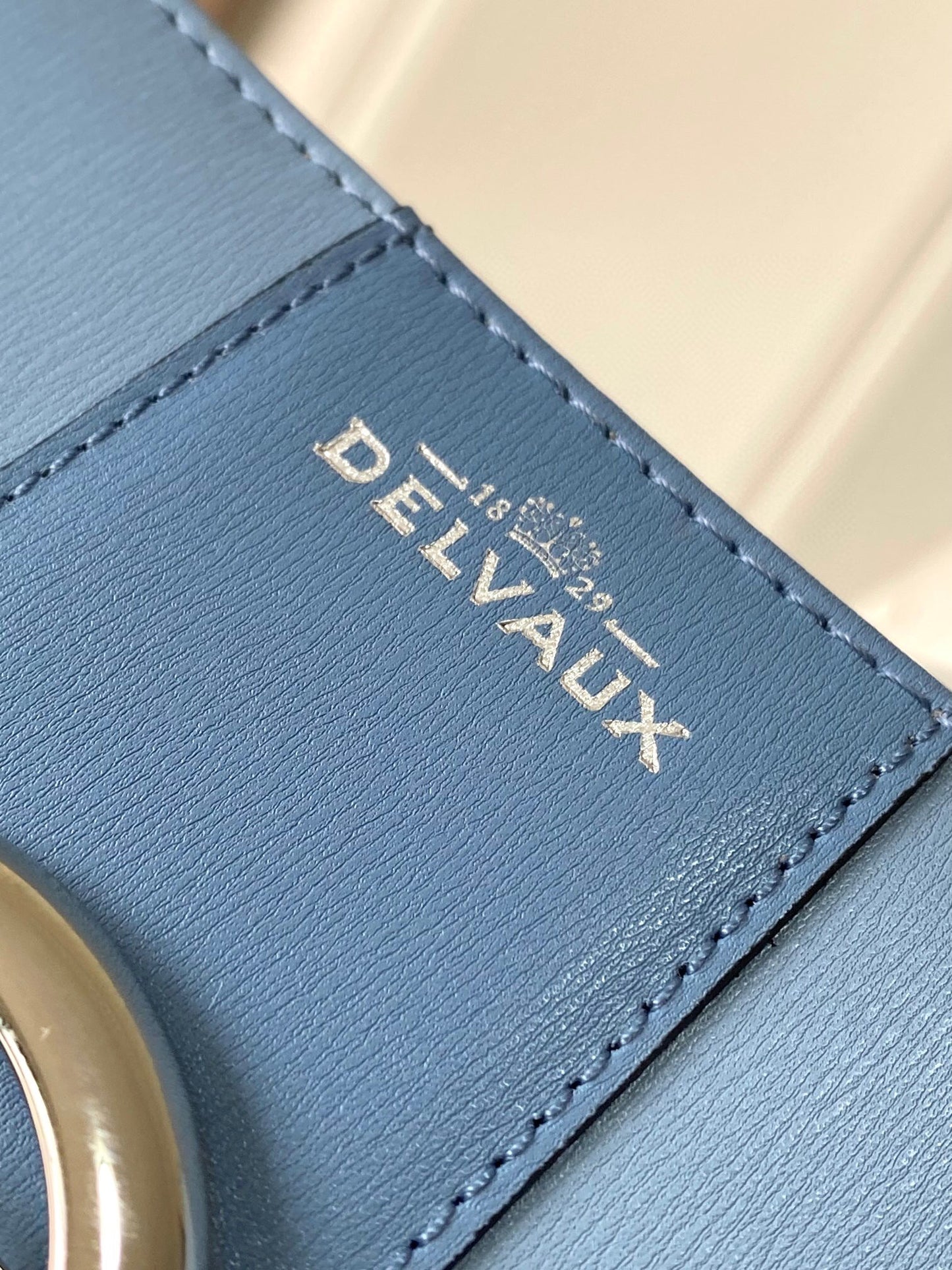 Delvaux Sling Bag (28*12*16cm)